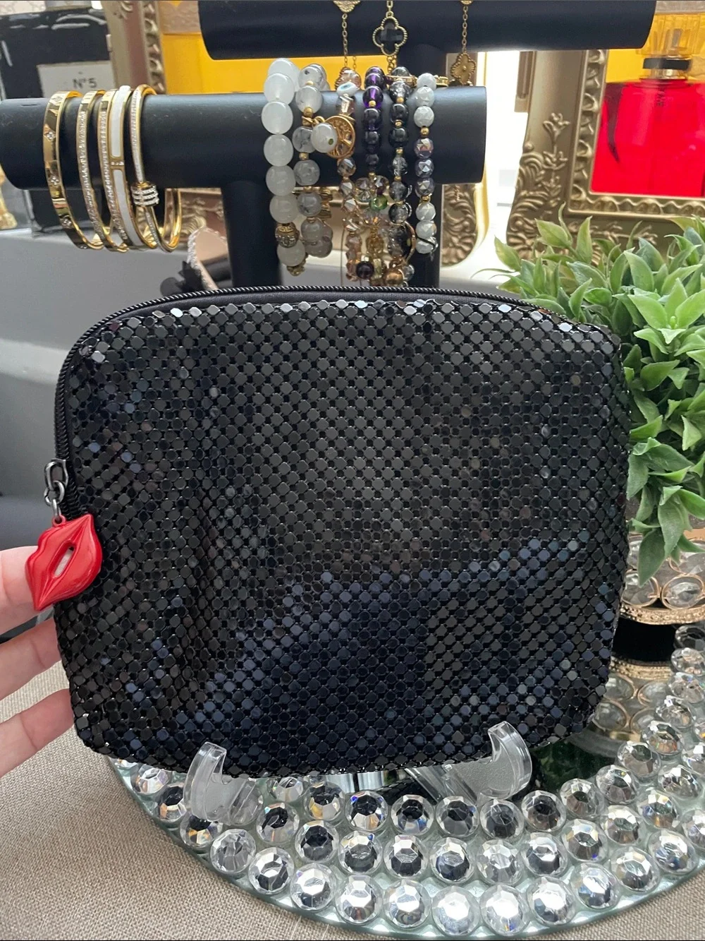 ✨🖤Black Sequin Zip Pouch with Red Lip 💋Pull🖤✨NEW
